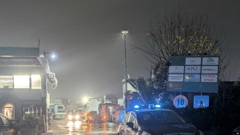 Trovato uomo morto in un deposito container di Gianturco: potrebbe trattarsi di incidente sul lavoro