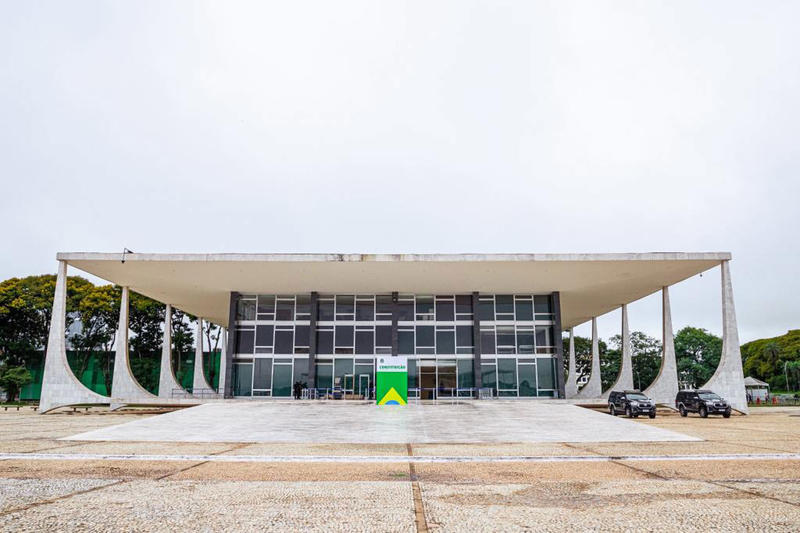 O pensamento autoritário é binário