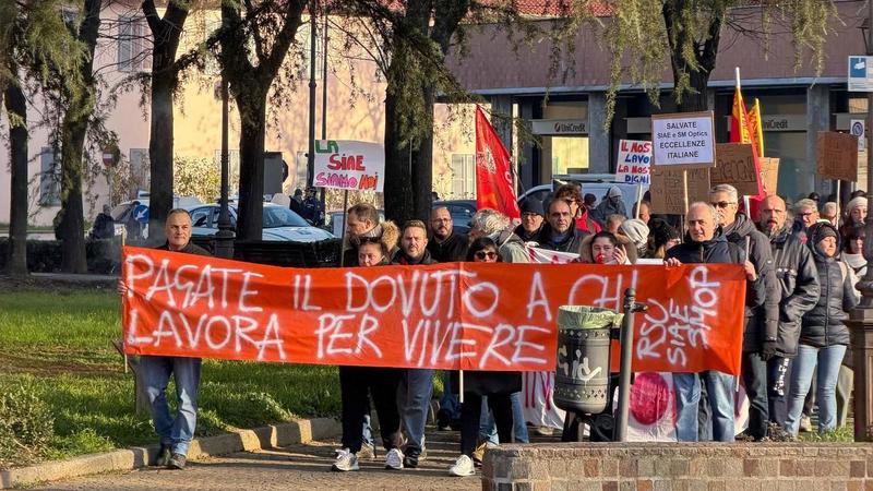 Siae, sciopero e cancelli bloccati a Cologno Monzese per gli stipendi arretrati