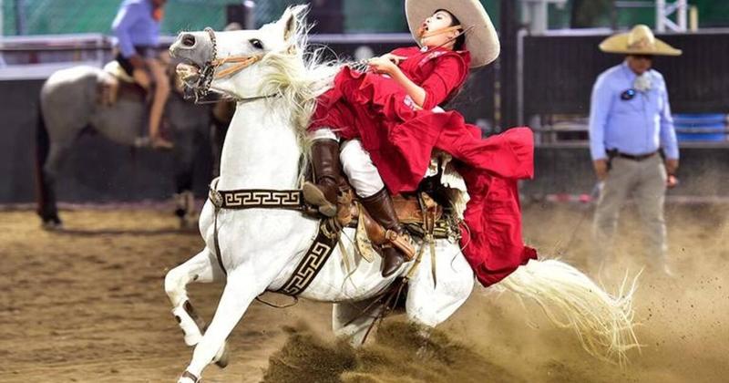 ¿Porque a las mujeres Charras se les llama Amazonas?