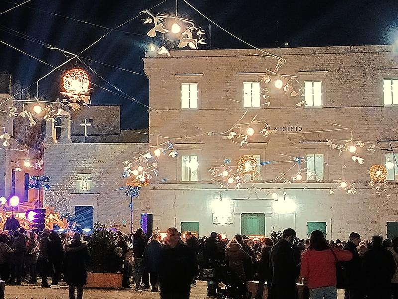 “Con-vivere” tra luci artistiche e tradizionali Le foto