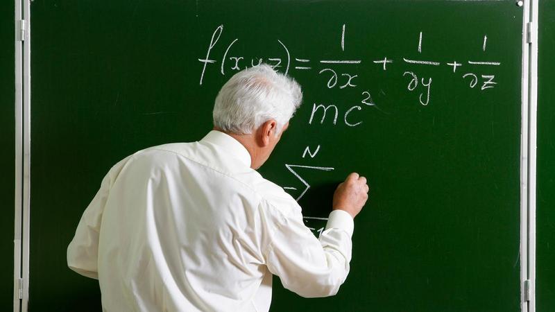 Scoperto prof con 2 lauree finte: “Avevo bisogno di lavorare. Nessuno si è mai lamentato”. Ma ora deve risarcire 63mila euro di stipendi incassati