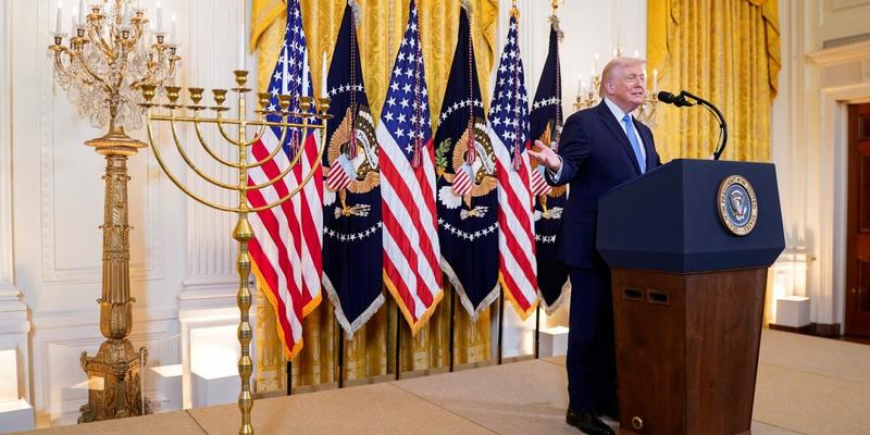 Trump ruft zu Vorgehen gegen islamistischen Terror auf Trump ruft zu Vorgehen gegen islamistischen Terror auf