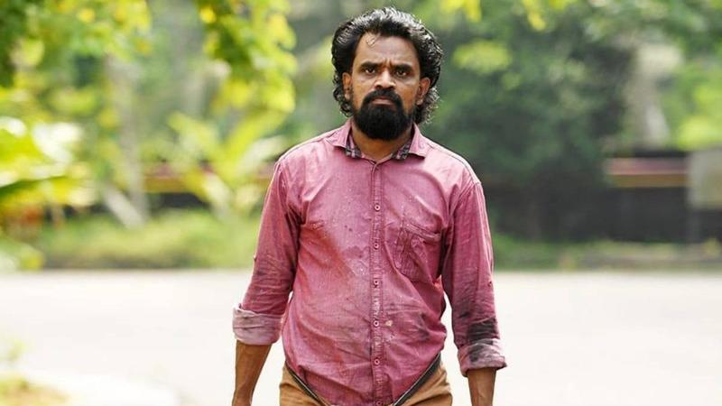 ‘മകളുടെ പ്രായമാണ്! എന്റെയുള്ളിലെ ഭീരുവിനെ ഞെട്ടിച്ചുകൊണ്ട് അവളുടെ കൈ അയാളുടെ ചെകിടത്ത് ആഞ്ഞുപതിച്ചു’ ‘മകളുടെ പ്രായമാണ്! എന്റെയുള്ളിലെ ഭീരുവിനെ ഞെട്ടിച്ചുകൊണ്ട് അവളുടെ കൈ അയാളുടെ ചെകിടത്ത് ആഞ്ഞുപതിച്ചു’