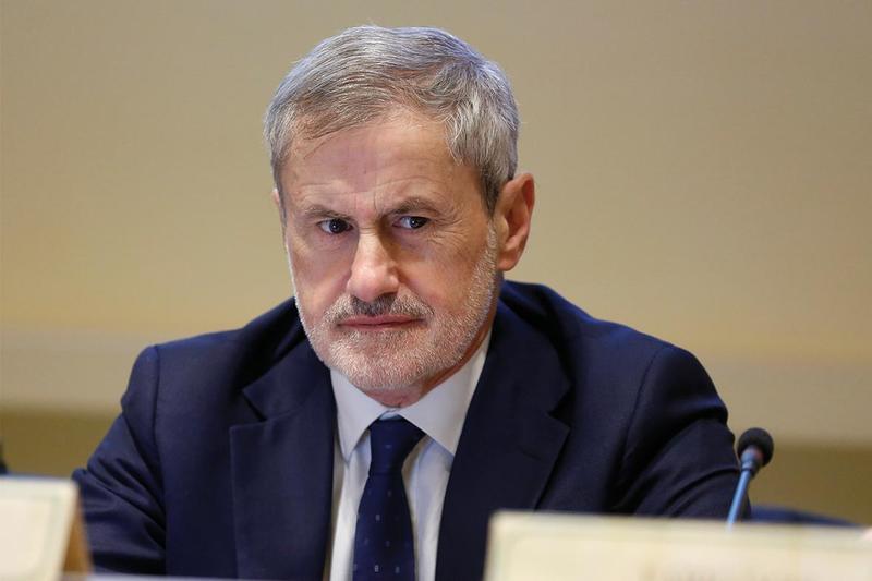 Alemanno parla di celle al collasso e viene “ripreso”