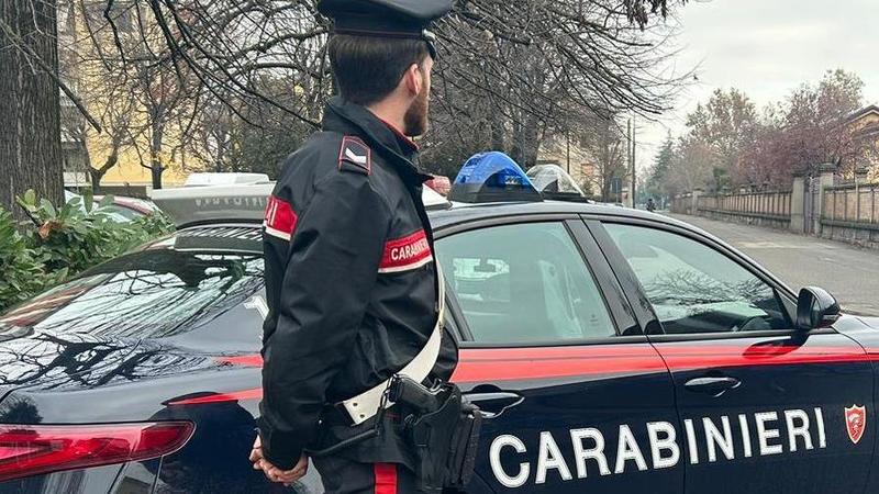 Turbigo, rubano decine di bottiglie di Champagne e poi ci riprovano in un altro supermercato: denunciati