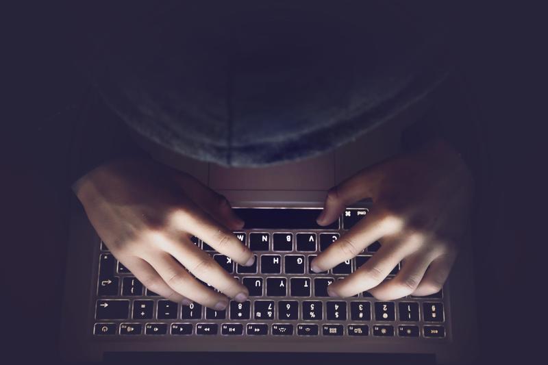 Treviso, quindicenne arrestato per terrorismo. Si era autoaddestrato online ed era pronto alla strage