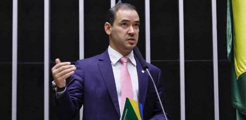 Deputado e esposa movimentaram R$ 170 mi em empresa fantasma, aponta PF