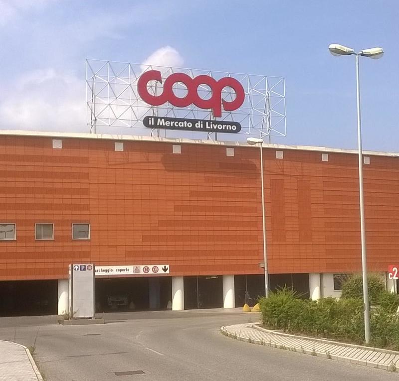 Livorno, tenta la fuga dalle 