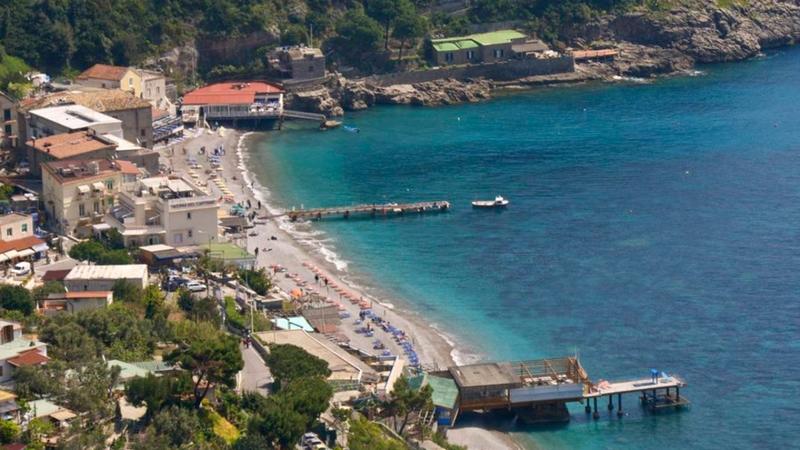 Blitz a Nerano, sequestrati 9 stabilimenti e ristoranti a Marina del Cantone: 10 imprenditori denunciati