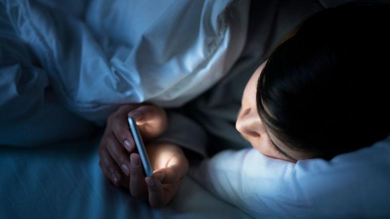 Con un codice di 8 cifre ti rubano WhatsApp e poi ti ricattano: tutto inizia con un post – L’ultima subdola truffa