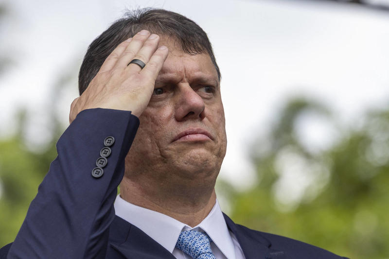 'O mercado' antecipa velório de Tarcísio, política diz que governador ainda sai da UTI