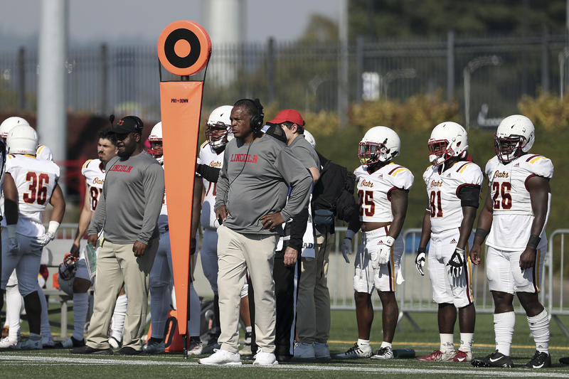 He promised them a college football oasis in Calif. They got goose poop and red-eyes.