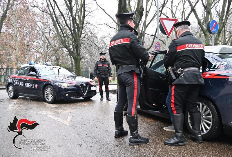 Spaccio capillare lungo le mura di Ferrara. Il gip ordina cinque arresti