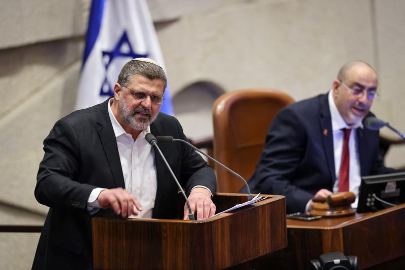 Knesset advances bills loosening rules for appointing government corporation heads