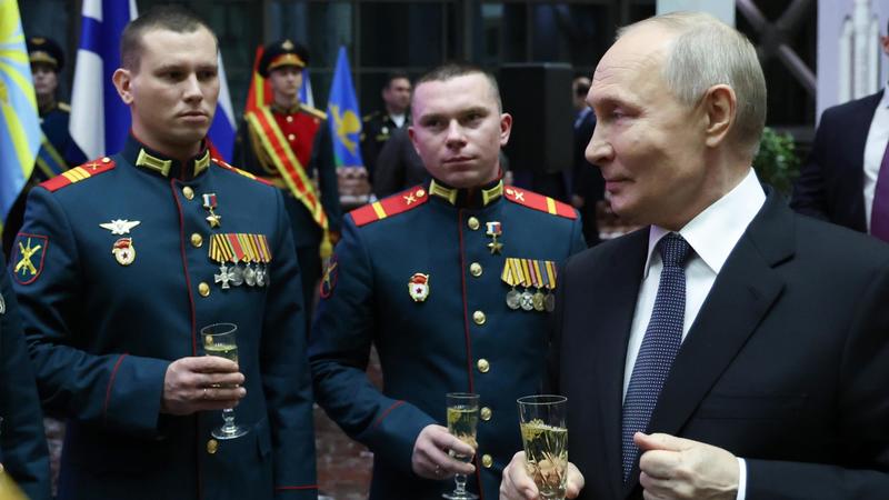 Putin insulta i leader europei: “Sono porcellini approfittatori”. E rilancia: negoziati veri o guerra