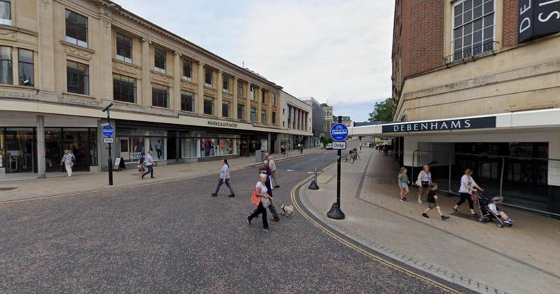 Children spotted on roof in city centre Children spotted on roof in city centre