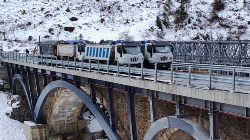 Nuovo ponte a Valleve, stop a semaforo e code