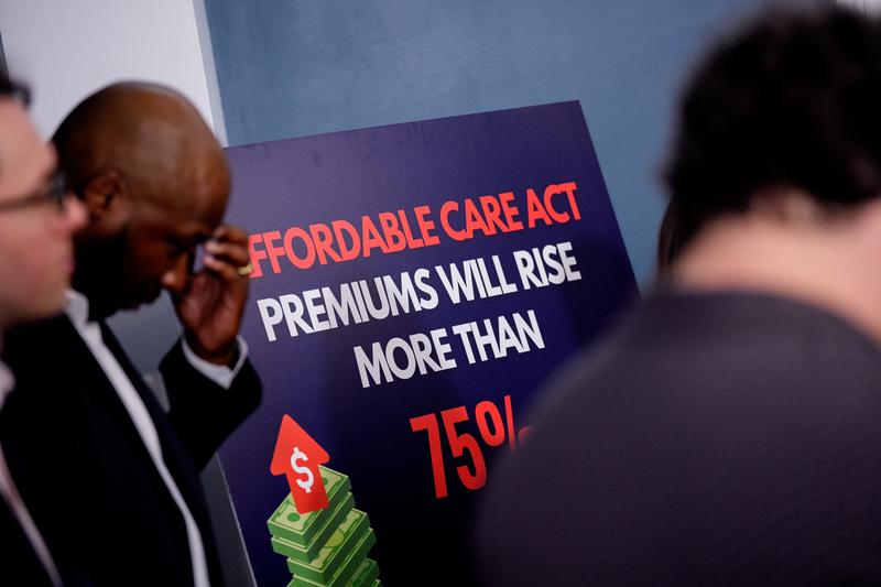 4 House Republicans Join Democrats to Force Vote on ACA Tax Credits Extension