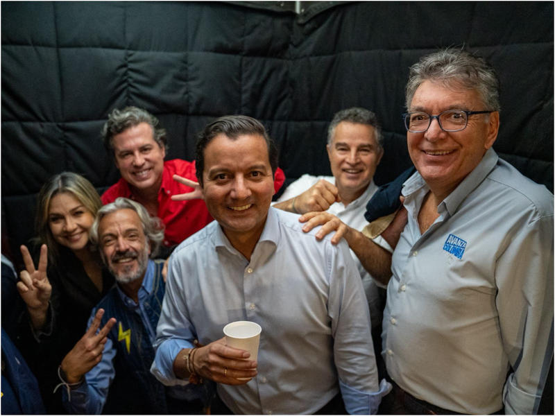 Seducir a Uribe y aislar a Fajardo: la apuesta de la consulta de centroderecha 