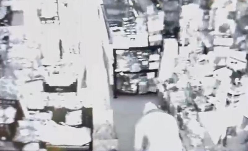 Livorno, spacca l'ingresso del minimarket e scappa con 1.500 euro