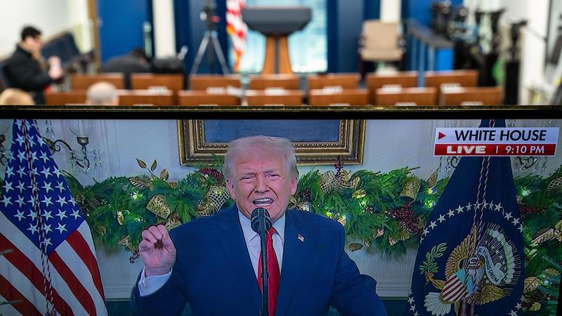 Trump e la promessa del boom economico “senza precedenti”. Remigration e premio ai soldati: cosa ha detto nel discorso alla Nazione