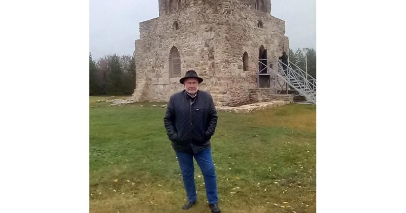 Проф. Николай Овчаров