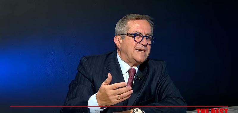 Η απονομιμοποίηση μιας κυβέρνησης που δεν ακούει πια την κοινωνία