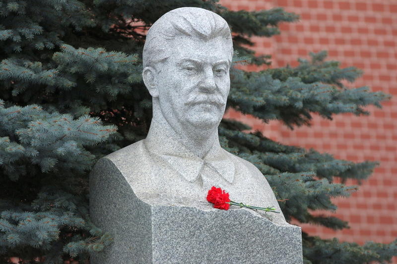 Краснознаменный Сталин: специалист объяснил странные числовые несовпадения при награждении генералиссимуса орденами