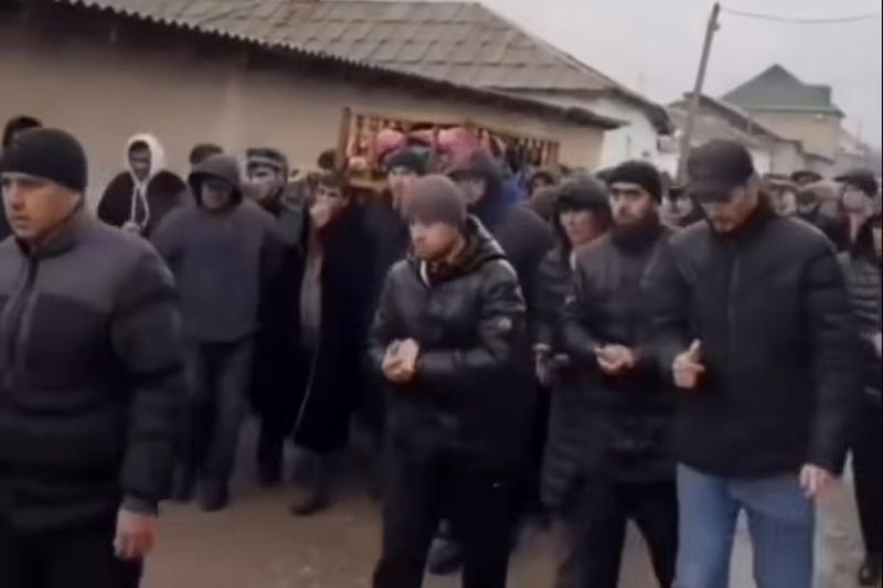 «Мне нужен мой сын»: в Таджикистане простились с 10-летним ребенком, убитым в подмосковной школе