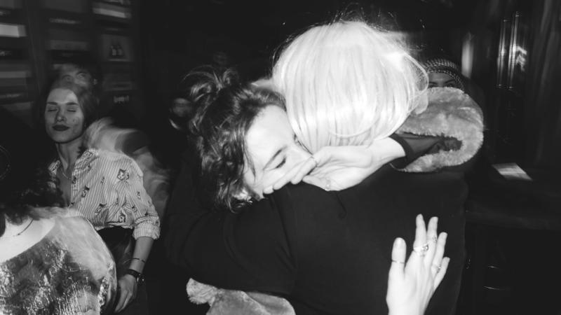 Von Pick-Me-Girl zur Frauen-Clique: Eine Ode an die Frauenfreundschaft