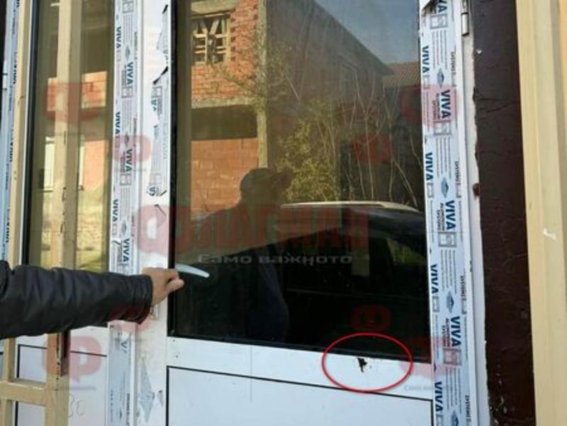 Служител от намазания с фекалии офис на ДПС ексклузивно: Знаем ги кои са, чакали са да затворя, за да ни атакуват...