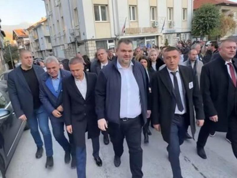 Свалиха охраната на Делян Пеевски