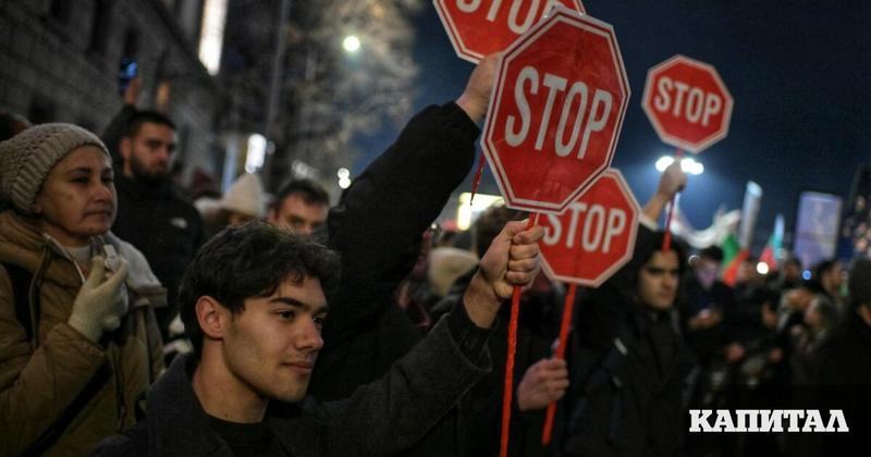 Коментар | Протестът в защита на либералната демокрация като начин на живот