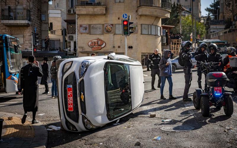 13 cops hurt as ultra-Orthodox riot in Jerusalem; police use tear gas, arrest four