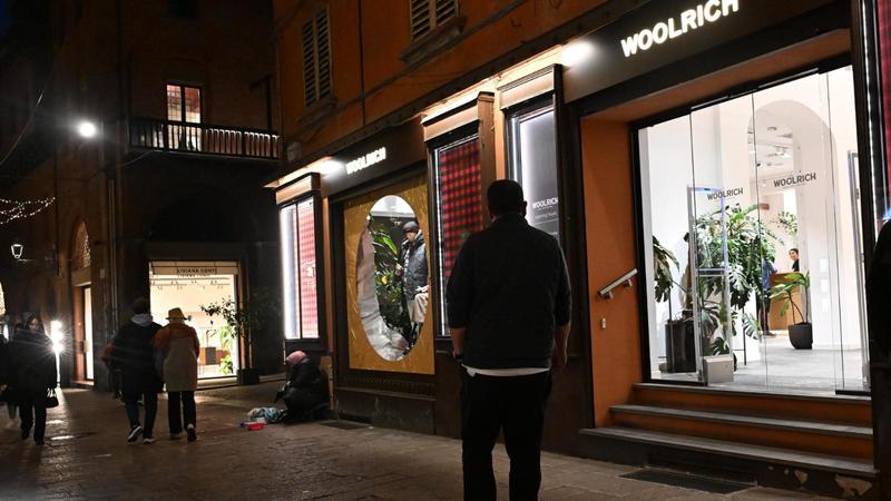 Woolrich, la Regione alza la voce: “Inaccettabili i trasferimenti di massa, l’azienda si sieda a un tavolo”