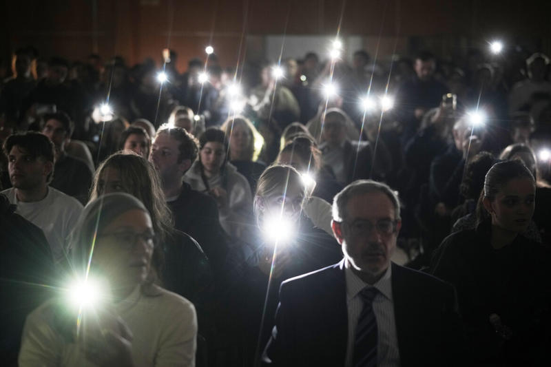 Antisemetic massacre in Australia leads to call for new crackdown on guns Antisemetic massacre in Australia leads to call for new crackdown on guns