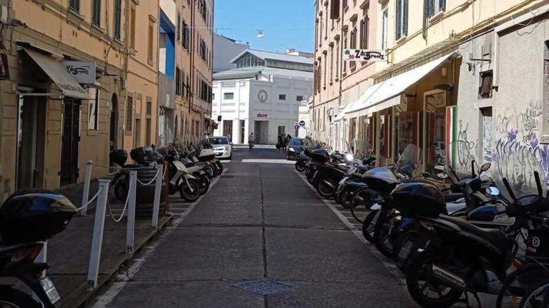 Livorno, gettò il figlio dal sesto piano uccidendolo: pena ridotta per la madre – Il motivo della decisione