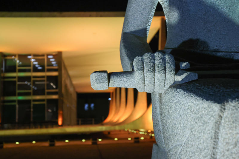 Justiça sem venda, espada afiada: o risco de um poder sem limites