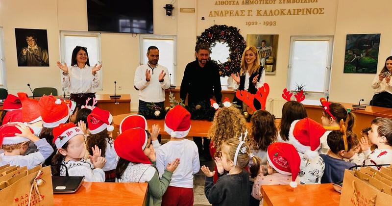 Δήμος Μαλεβιζίου: Τα κάλαντα στον Μενέλαο Μποκέα είπαν παιδιά του Βρεφονηπιακού Σταθμού «Παραμύθι» Δήμος Μαλεβιζίου: Τα κάλαντα στον Μενέλαο Μποκέα είπαν παιδιά του Βρεφονηπιακού Σταθμού «Παραμύθι»