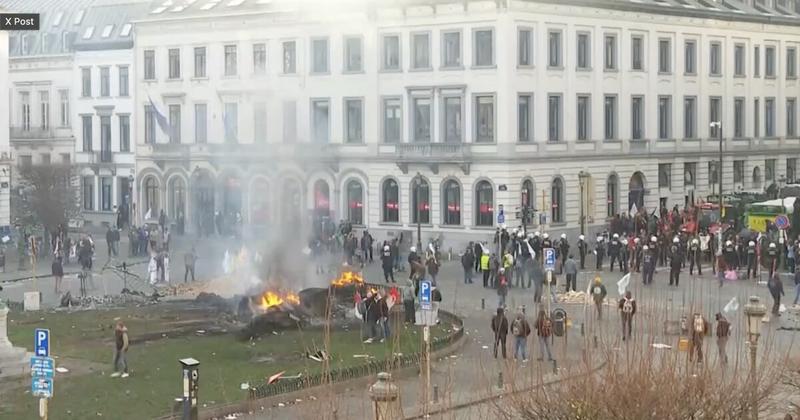 Συγκρούσεις των διαδηλωτών αγροτών με την αστυνομία στο κέντρο των Βρυξελλών Συγκρούσεις των διαδηλωτών αγροτών με την αστυνομία στο κέντρο των Βρυξελλών
