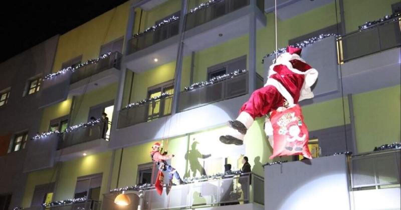 Οι ιπτάμενοι Άγιο Βασίληδες επισκέπτονται και φέτος τους μικρούς νοσηλευόμενους στο ΠαΓΝΗ Οι ιπτάμενοι Άγιο Βασίληδες επισκέπτονται και φέτος τους μικρούς νοσηλευόμενους στο ΠαΓΝΗ