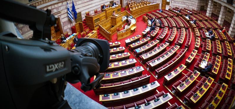 Πώς αποκτήσαμε τόση ανοχή στα σκάνδαλα;