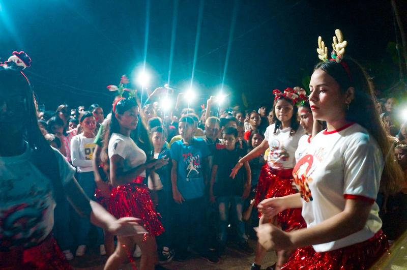 Panamericana | En las parroquias Junín y El Paraíso de Sucre también hubo encendido de luces de Navidad