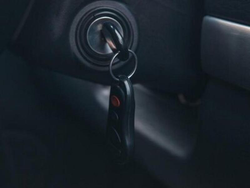 17-годишен открадна Мерцедес от паркинг, оставили го с ключ в контакта