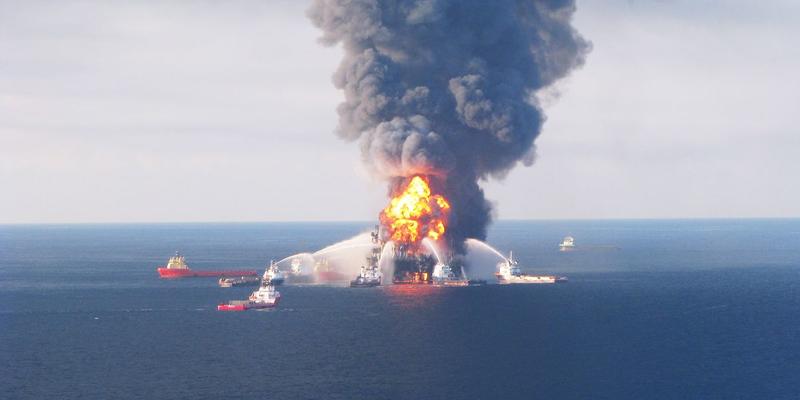 Trump and Congress Just Gifted Big Oil a Multimillion Dollar Stocking Stuffer