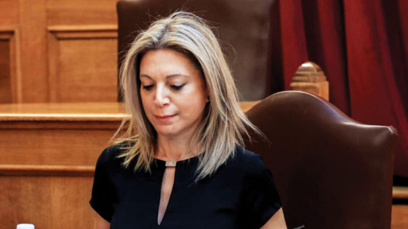 Μακριά από τον ανάδροµο Ερµή