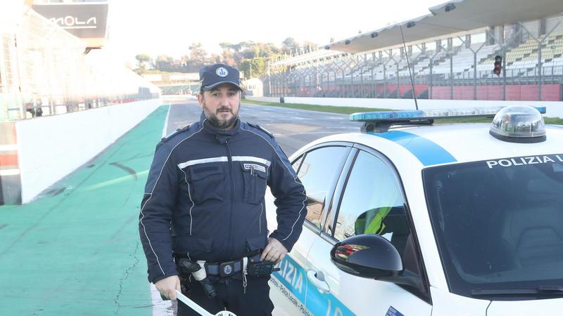 Pavia, tassista sorpresa alla guida sotto l'effetto di cocaina: denunciata dalla Polstrada