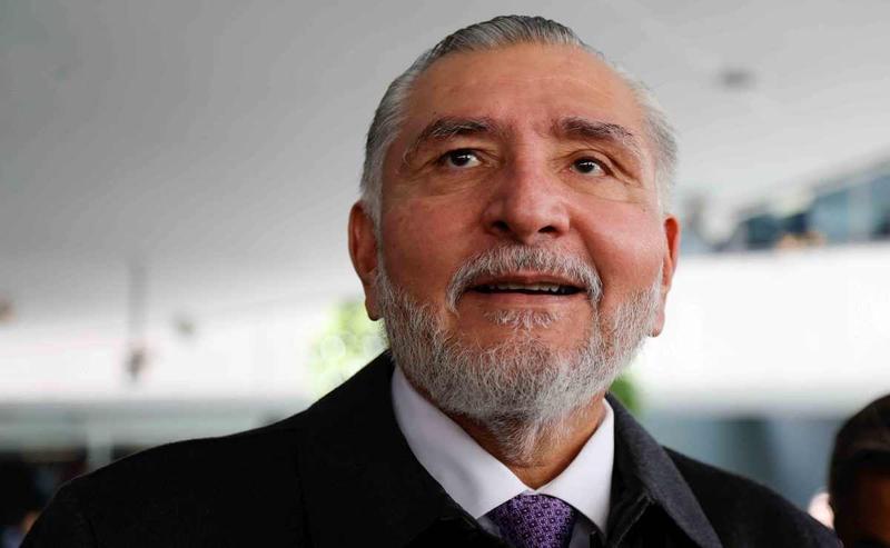 Senadores de Morena no brindan juntos