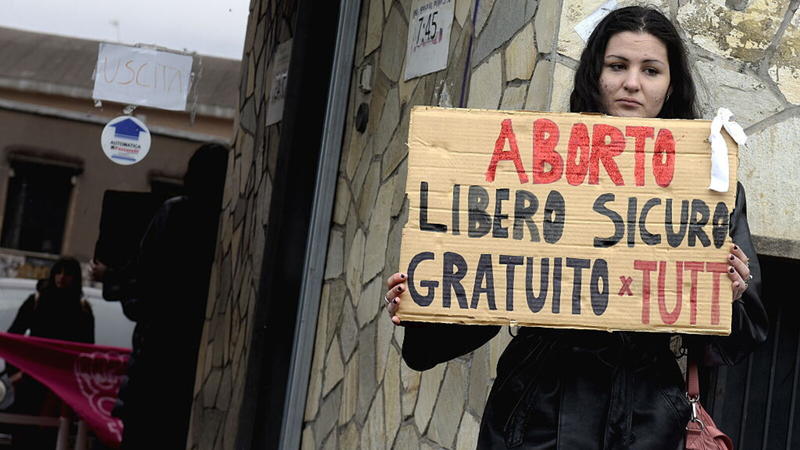 Aborto, il Parlamento europeo apre uno squarcio di luce